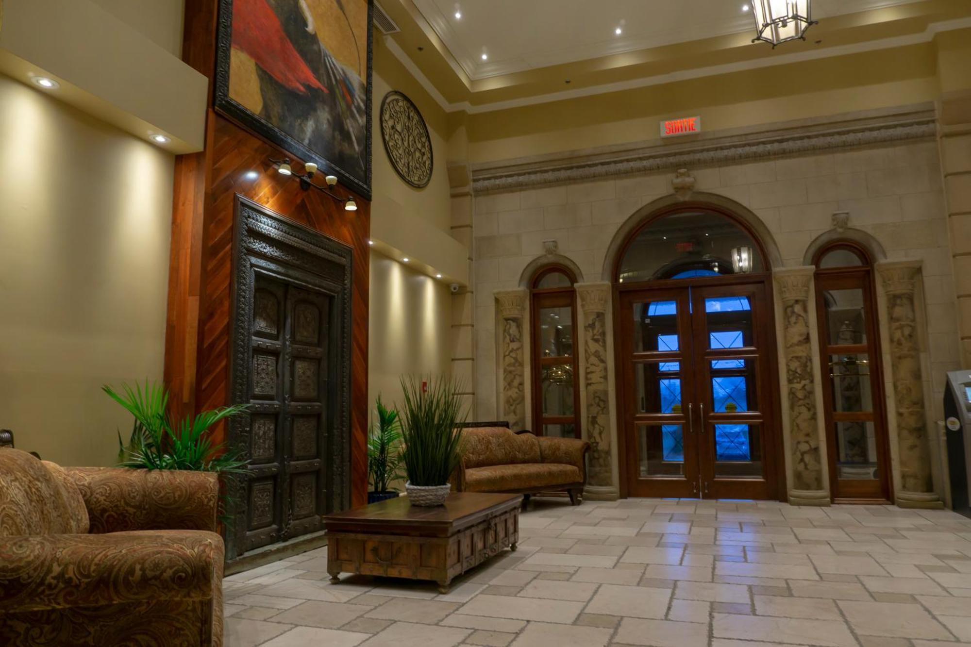 Hotel Brossard Eksteriør bilde